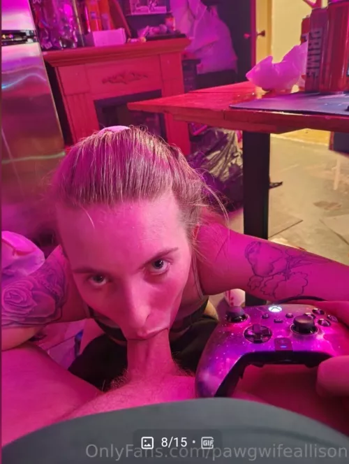 I love blowing him while he games