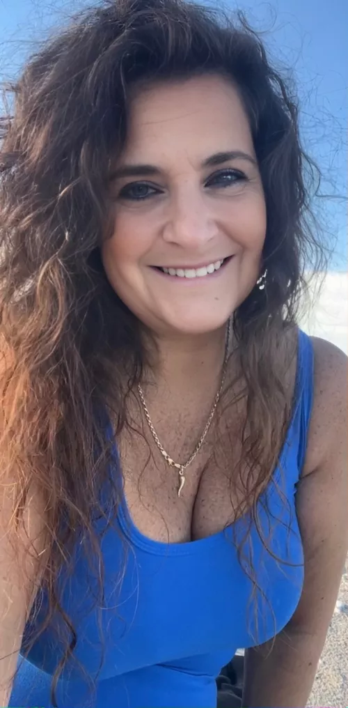 I'm a 52YO MILF enjoying life! Enjoy your day!!