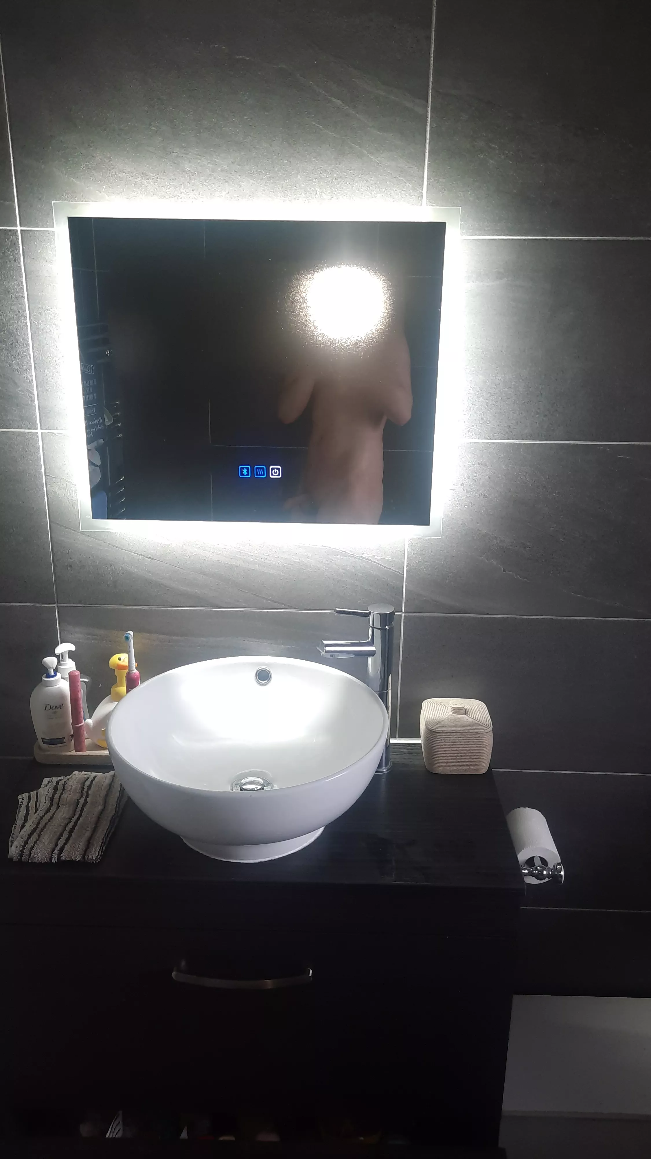 Just stepped out my shower. Its quite a cold morning but he's still looking large 😏