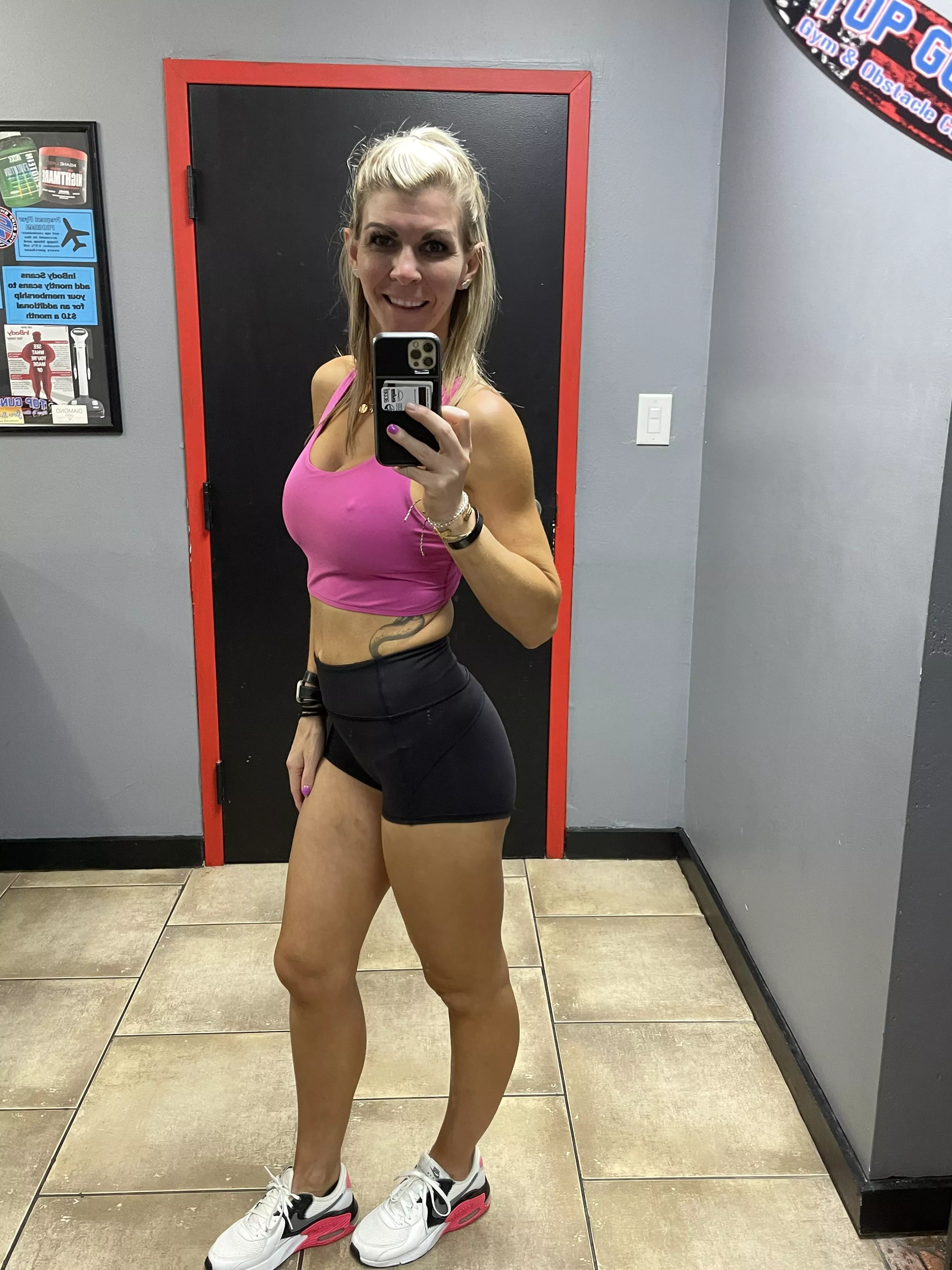 Leg day Friday! Love getting to wear my Booty shorts to the gym!