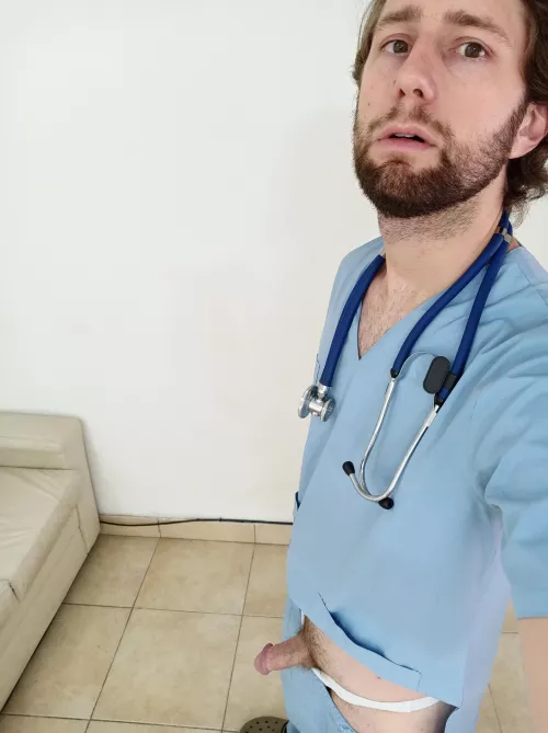 Let's check your gag reflex 🍆🧑🏼‍⚕️