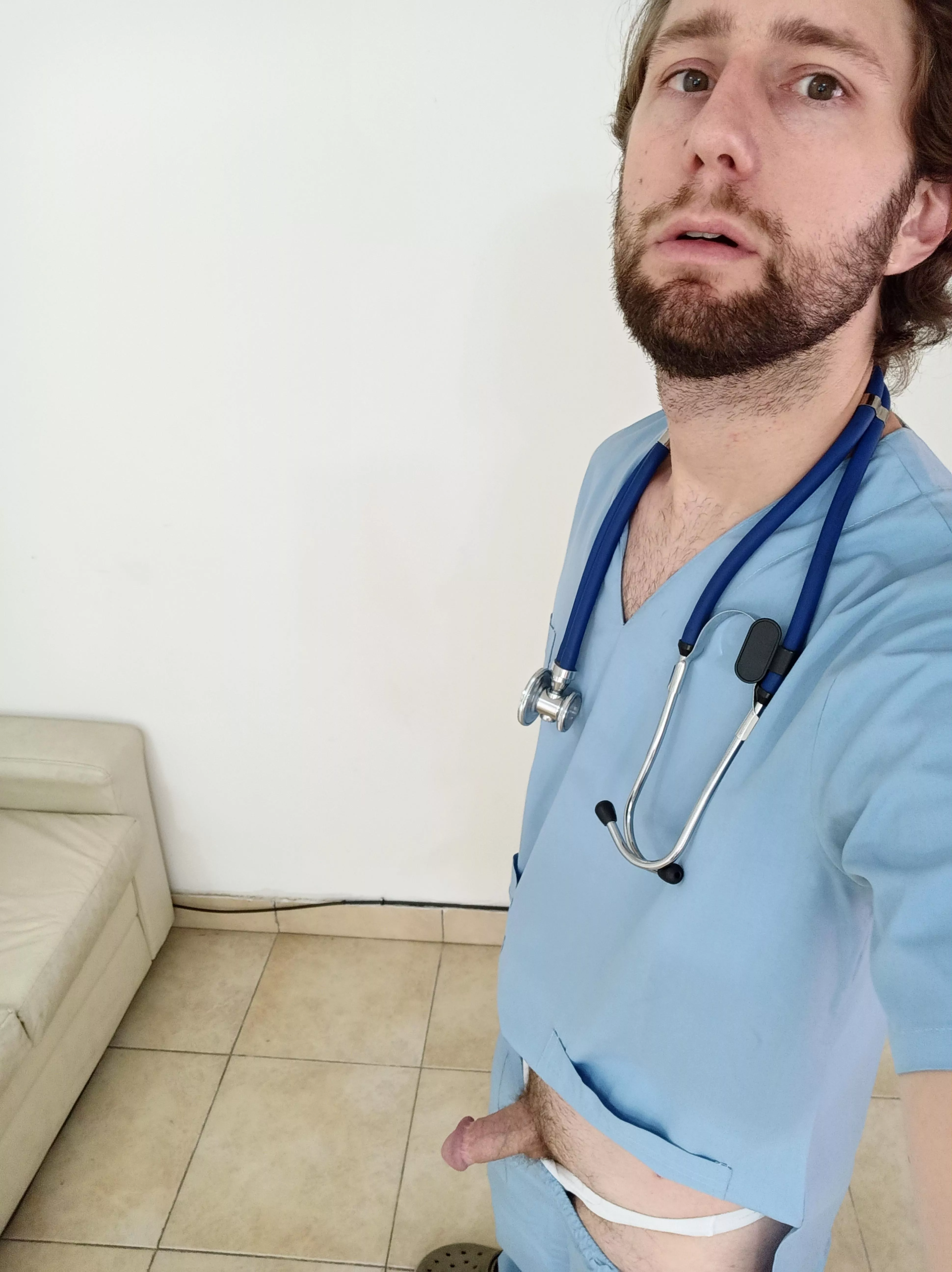 Let's check your gag reflex 🍆🧑🏼‍⚕️