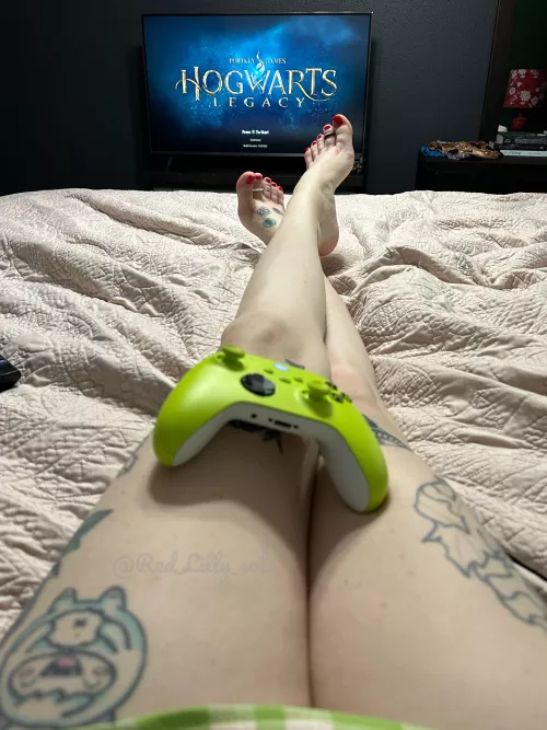 Need someone to worship my feet while I play (oc)