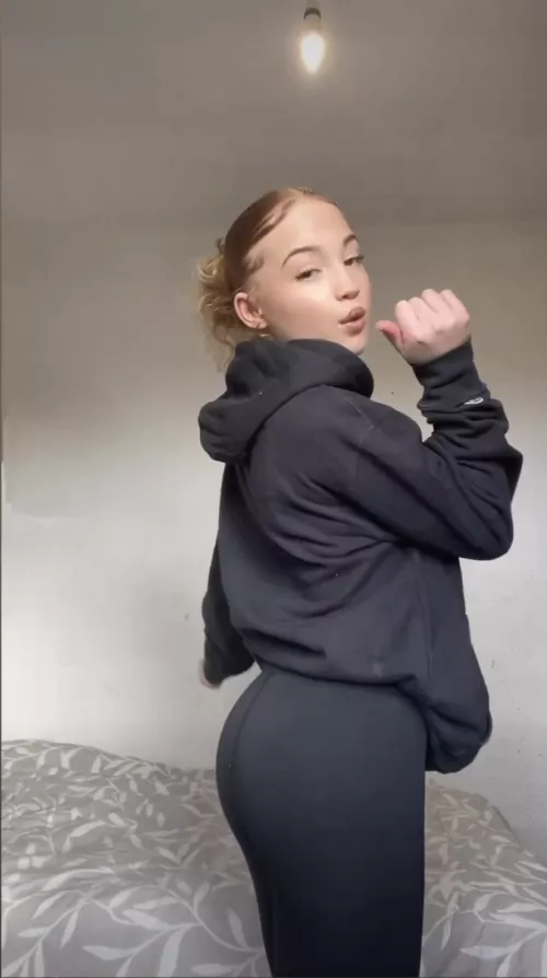 Olivia's ass 🤤🤤