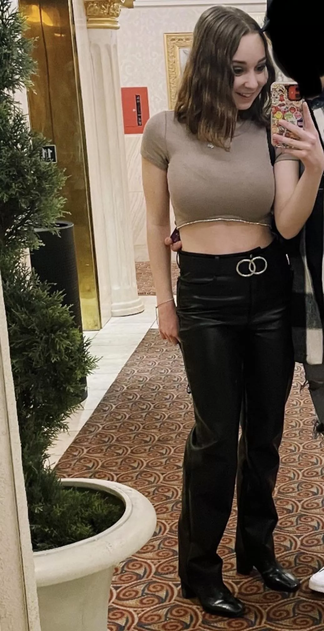 Only distraction in this photo is the off-centre belt. 😉