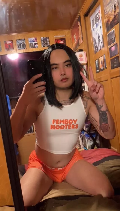 Peace sign & a round behind