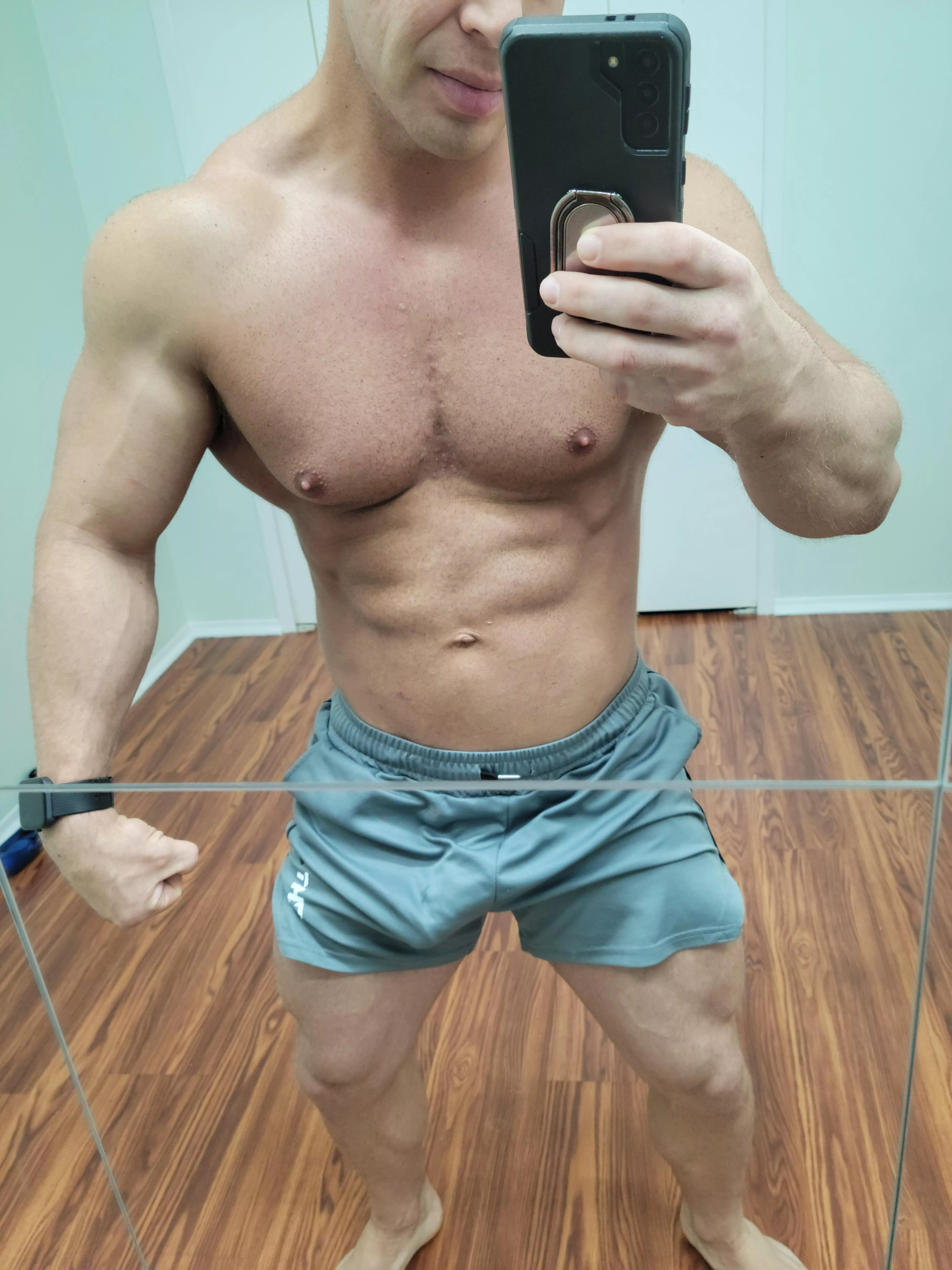 Should these be worn without underwear at the gym?