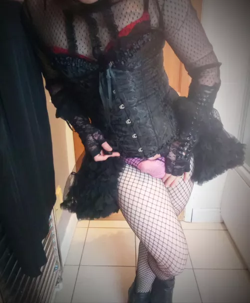 Since I already know you're trying to guess what's under my cute outfit... 👀🍆😜