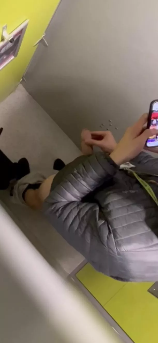 Sneaky pic of someone jerking in the college toilets