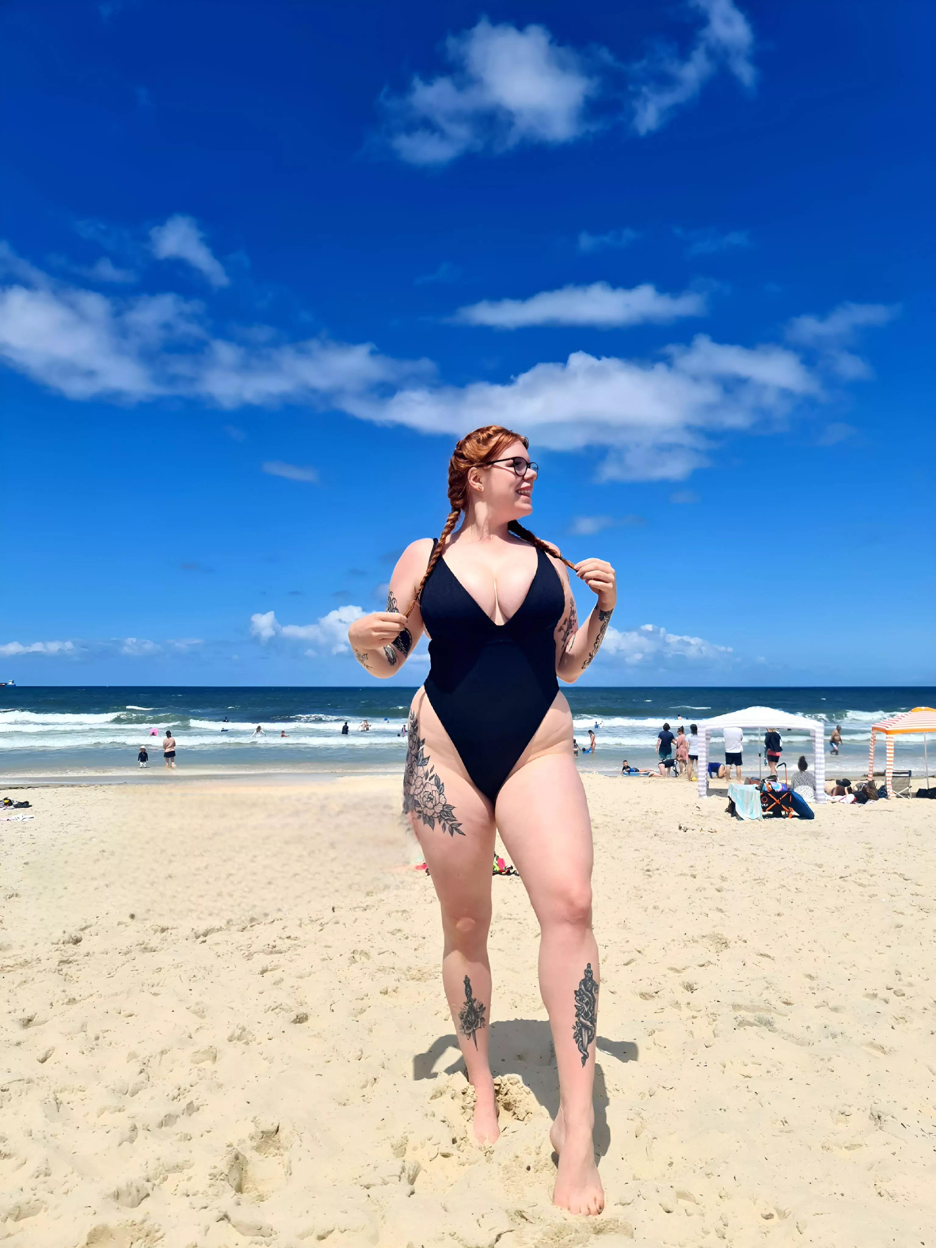 Sunny skies, thick thighs