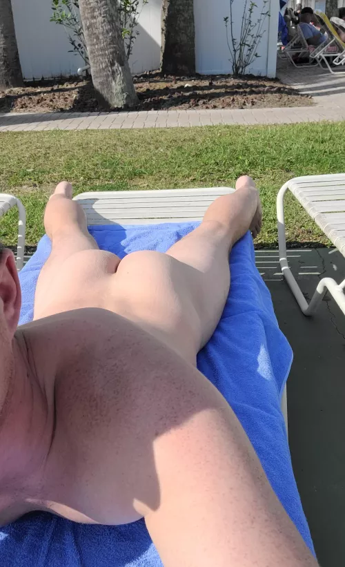 Suns out, buns out!! 😎 (M37)