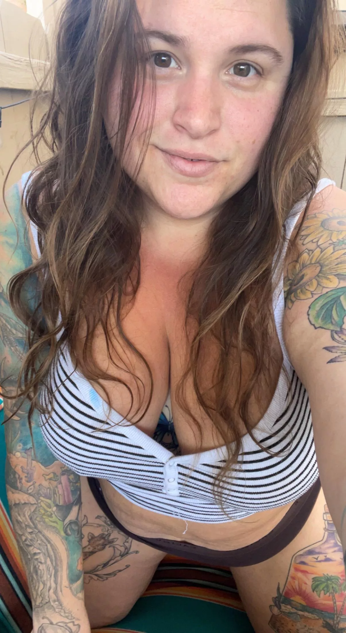 tattooed seductive stoner. let me share my tatted natural curves with you!