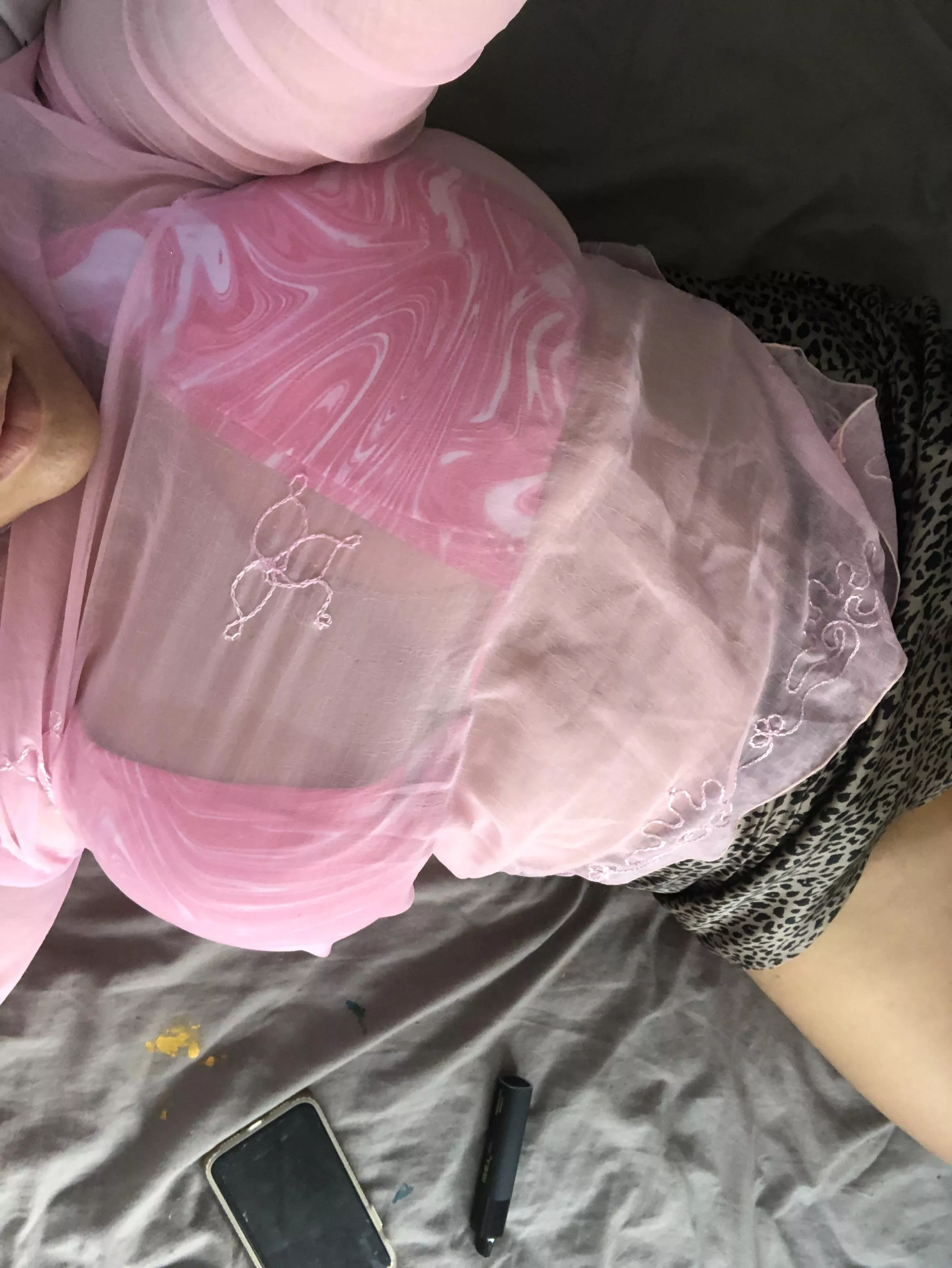 what a colorful outfit.