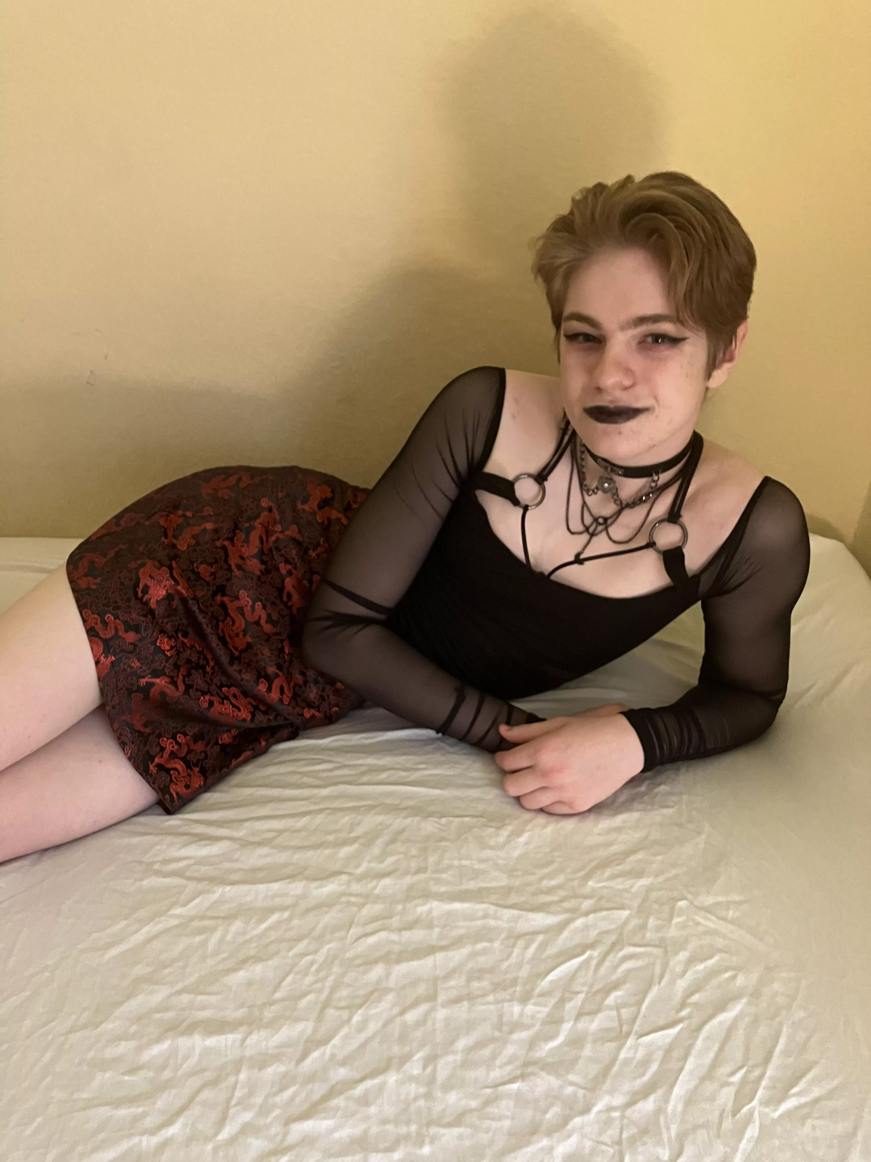 you all seemed to enjoy the other pic in this outfit so here’s another pic!