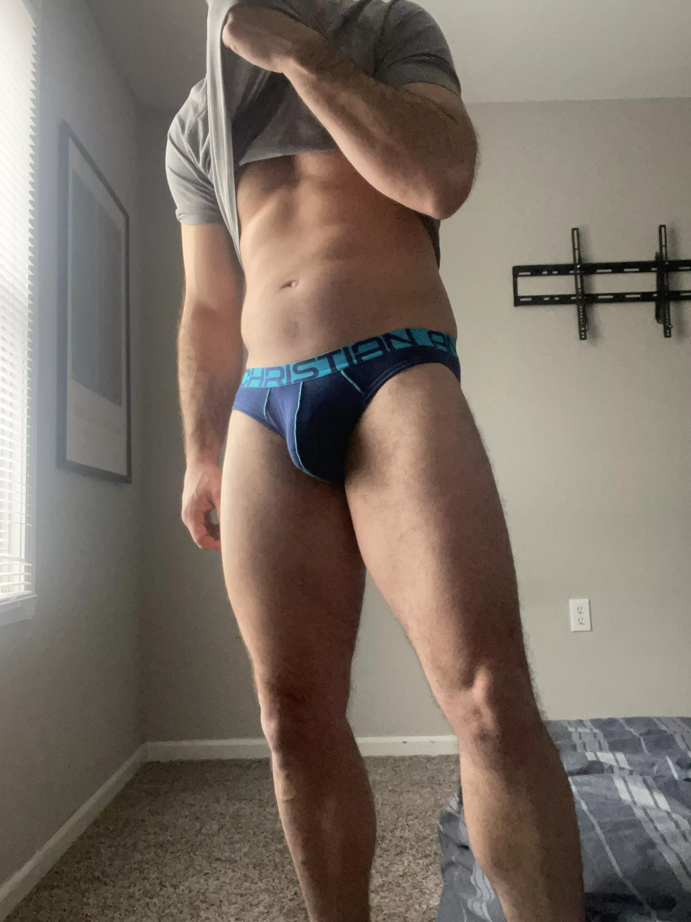 (37) Compact for the gym