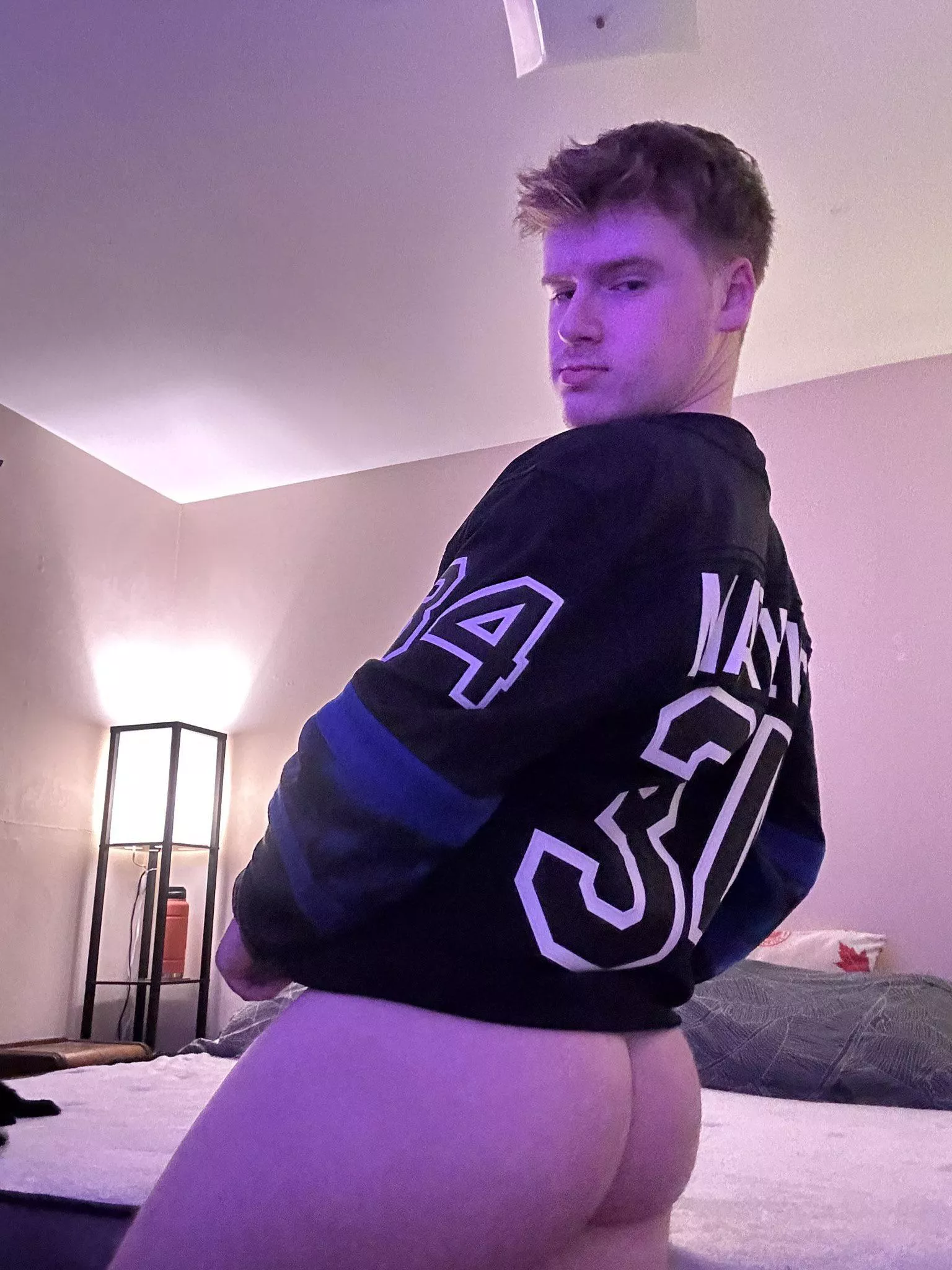 Any love for some hockey butt? 🏒😈