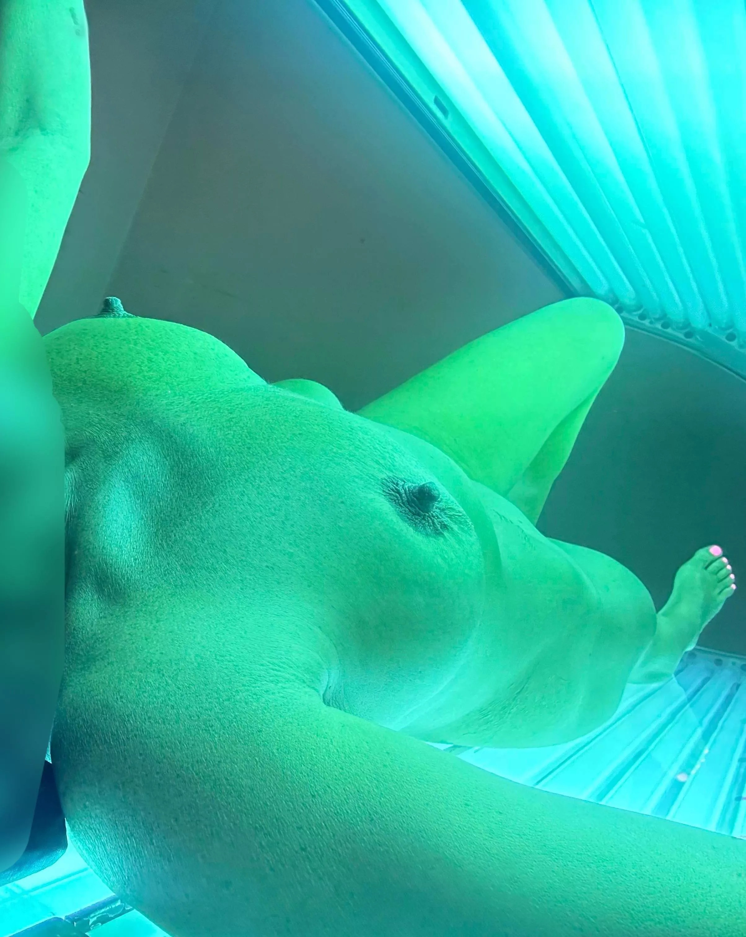 Do you like my toenail polish??? [f46]