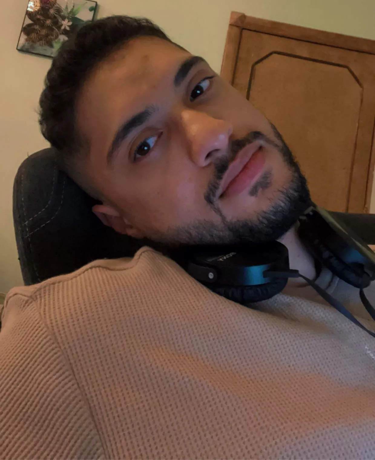 Does it like someone is bored af?