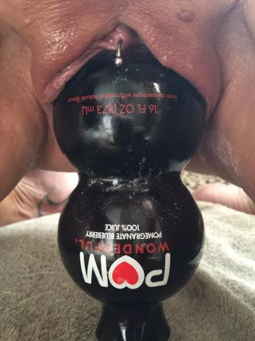 Fat 50yo mommy pussy stretched by POM bottle [OC]