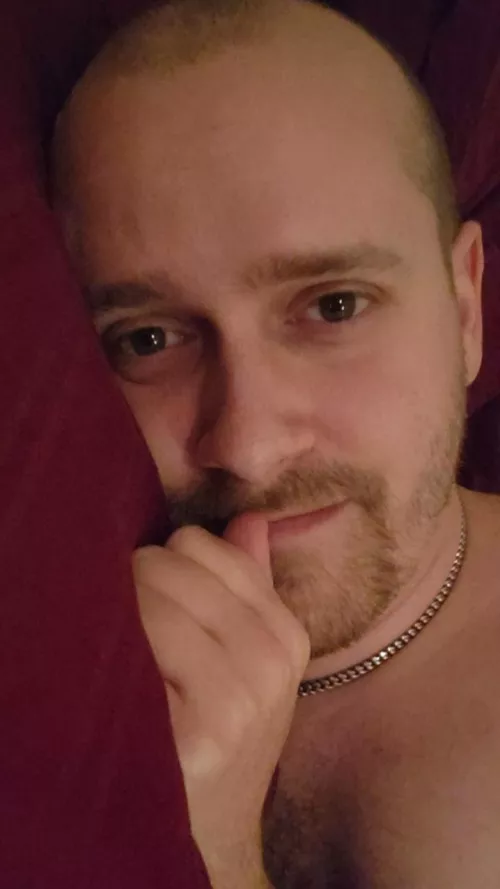 Feeling a bit lonely today, I need cuddles