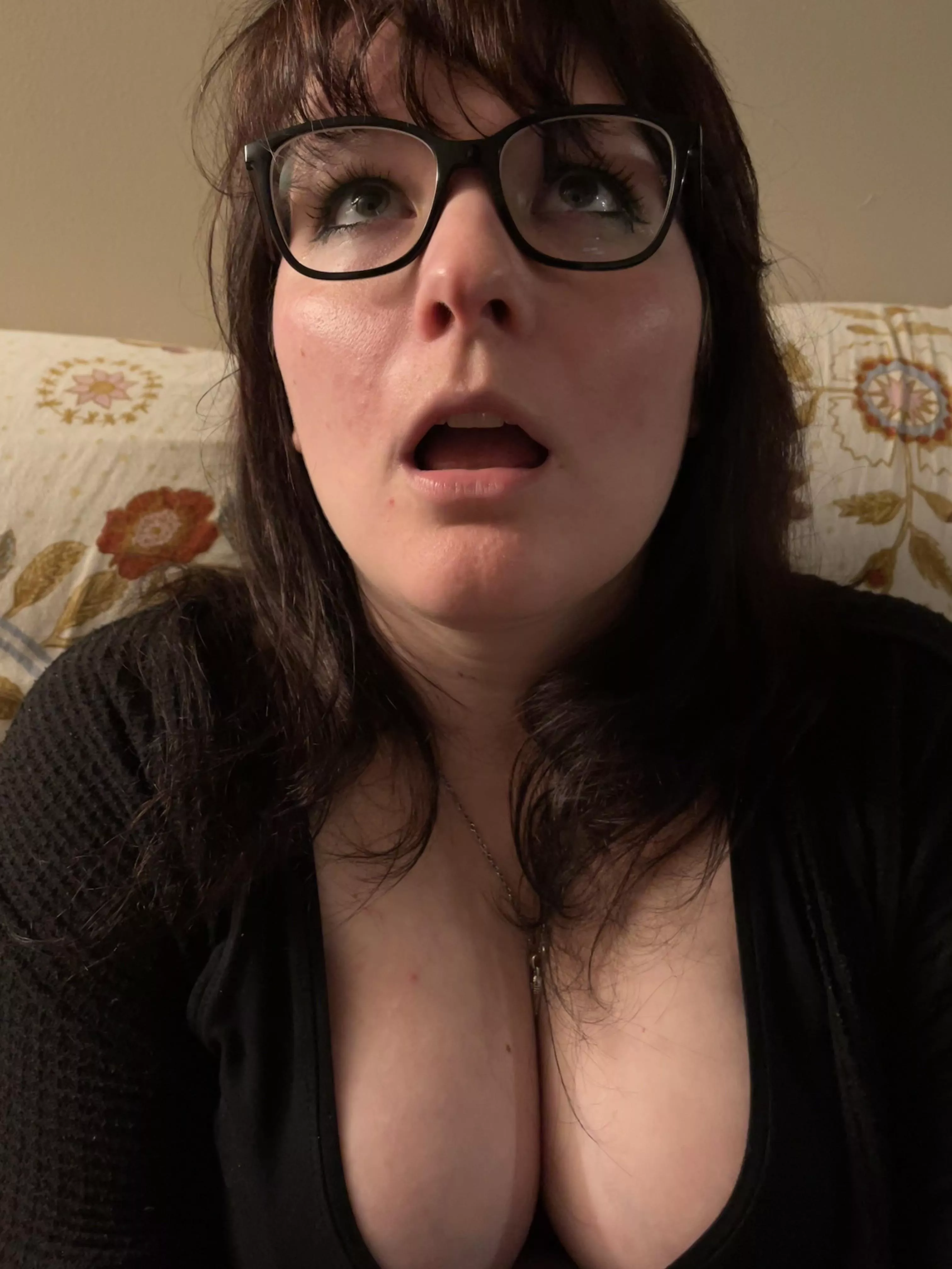 Give it to me, aim for the glasses