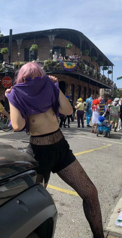 giving the twins some love at Mardi Gras