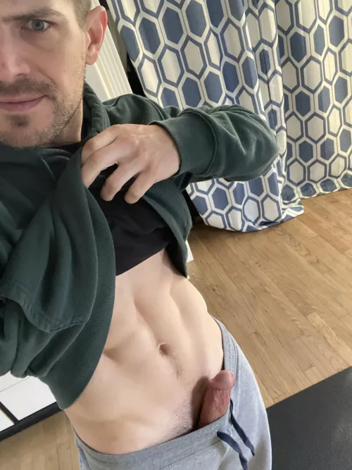 Good morning Ladies.😏