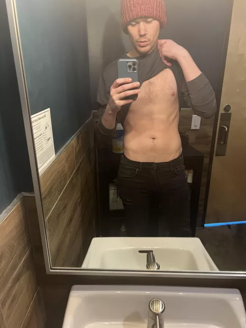 Got flaked on so now I’m posting thirst traps 🙃🫡