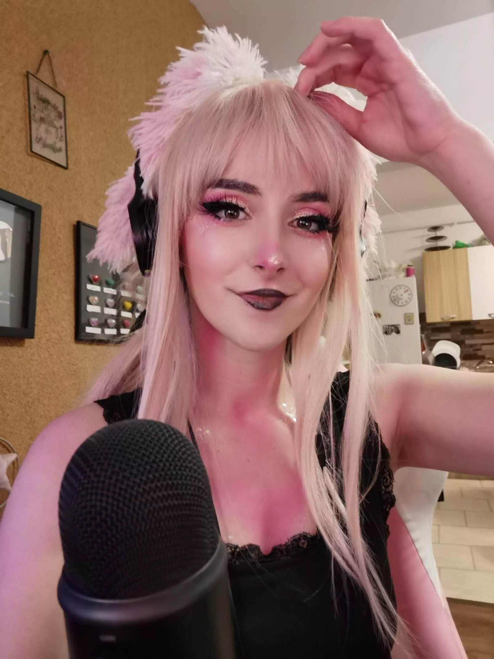 goth bunny here, hello :>