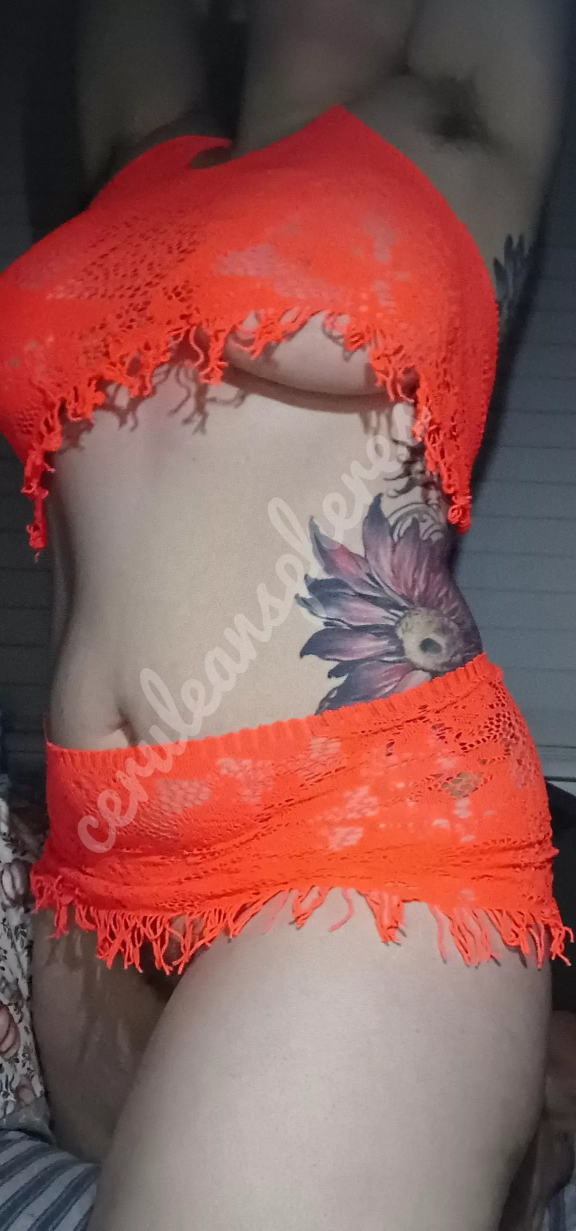 hint of bush, hint of pitties ❤️