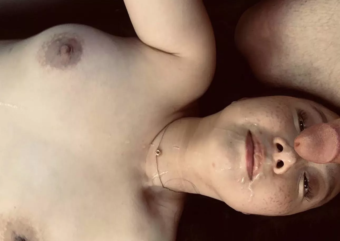 Hubby bet me I wouldn’t let a tinder guy cum on my face…. He lost and I got laid 😈😂