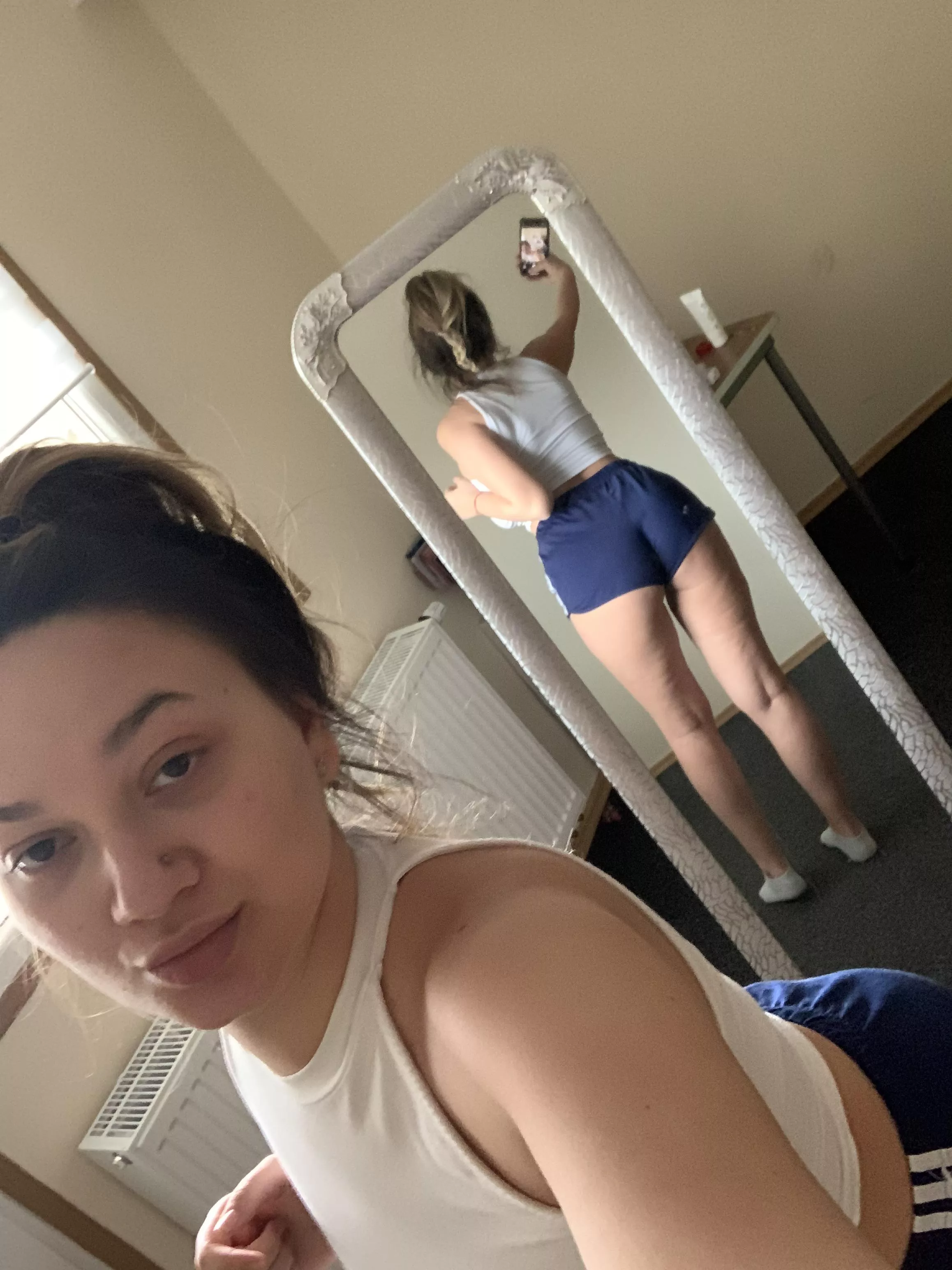 I think looks sexy the way it is [f]