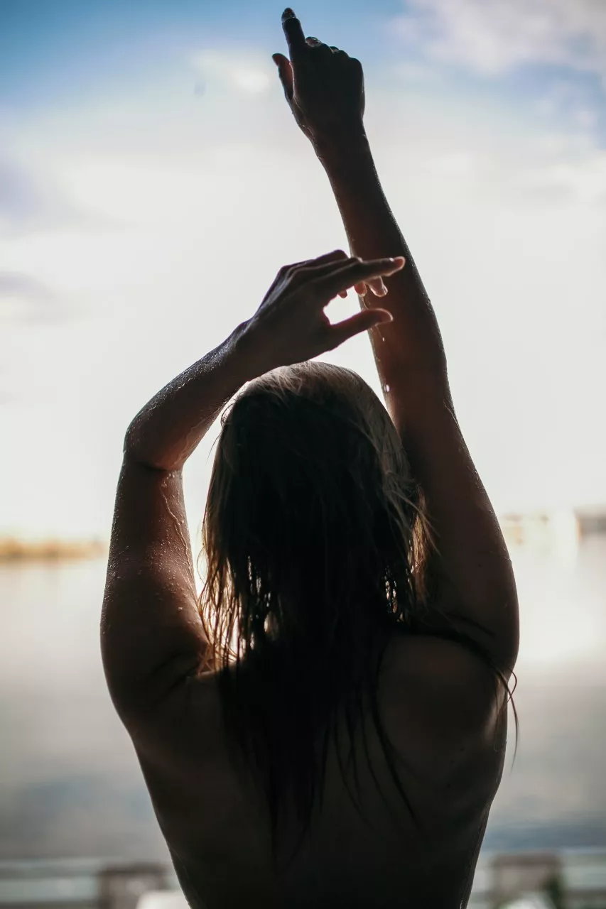 I'm online. Follow me guys. I will be wait in my room 🫦🫦