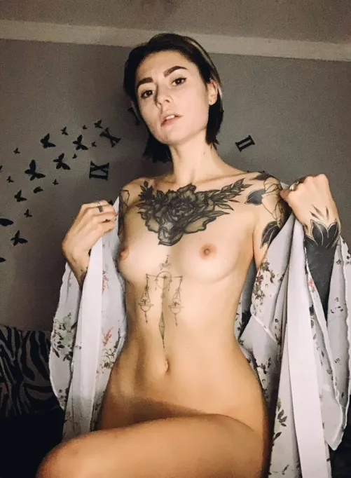 Kiss my tummy while you go lower 😏 [img]