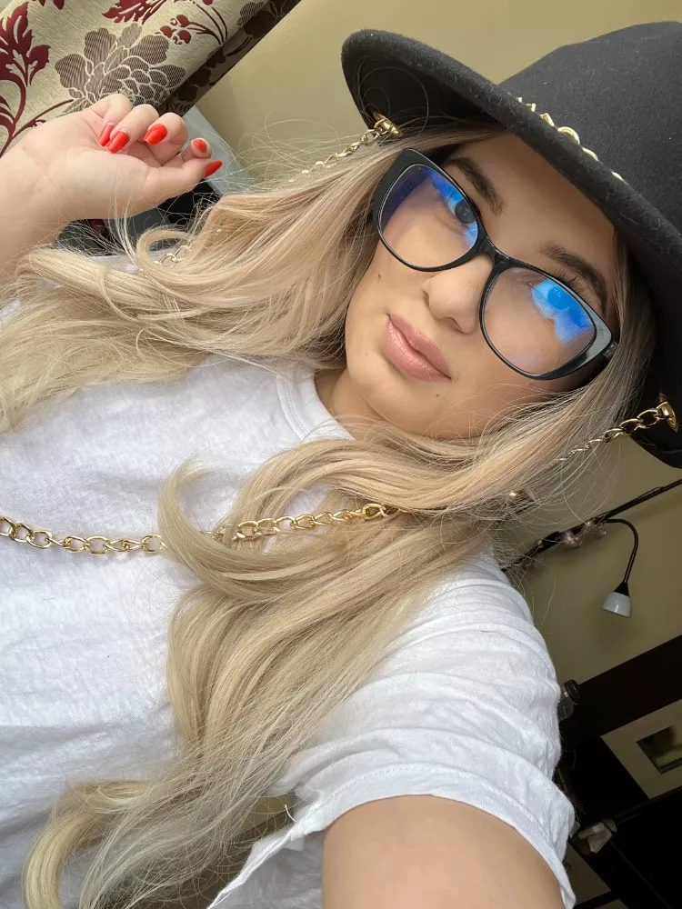 Please don’t download my selfie, you might fall in love with me