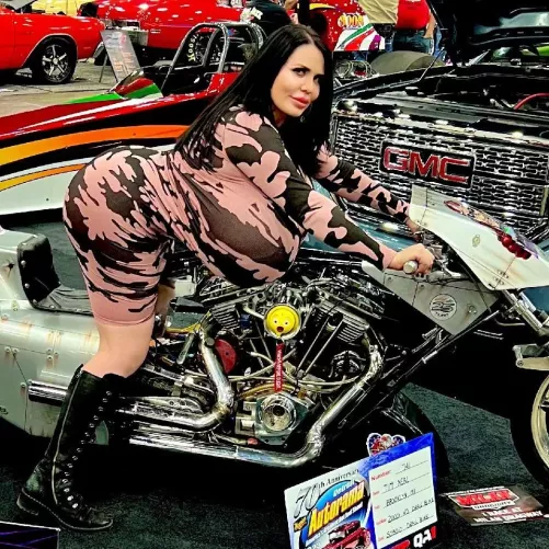 she wants to go bigger with her already oversized ass.