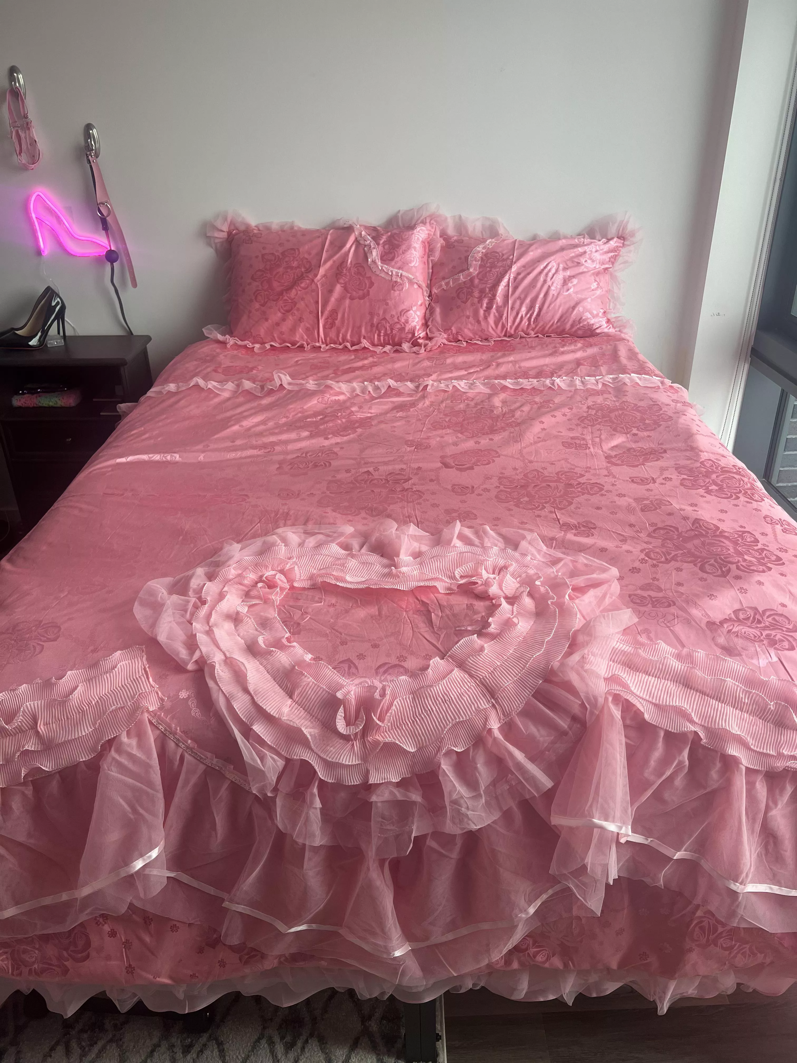 Want to feel more feminine? Feminize your bedroom!
