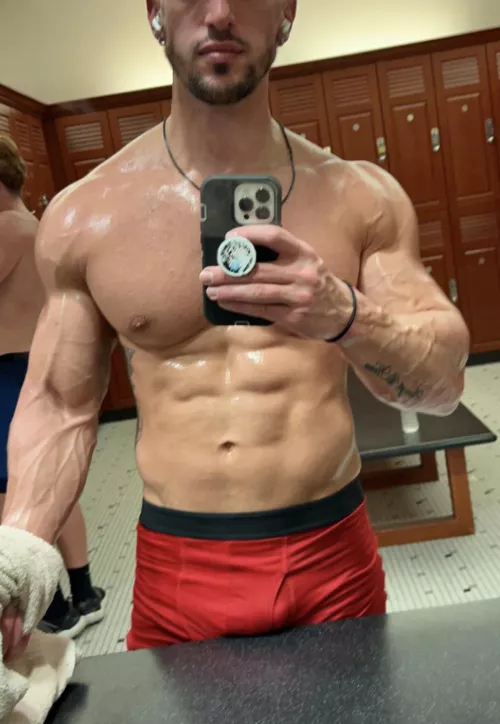 Who needs to be dominated a bit after my workout?? 😏