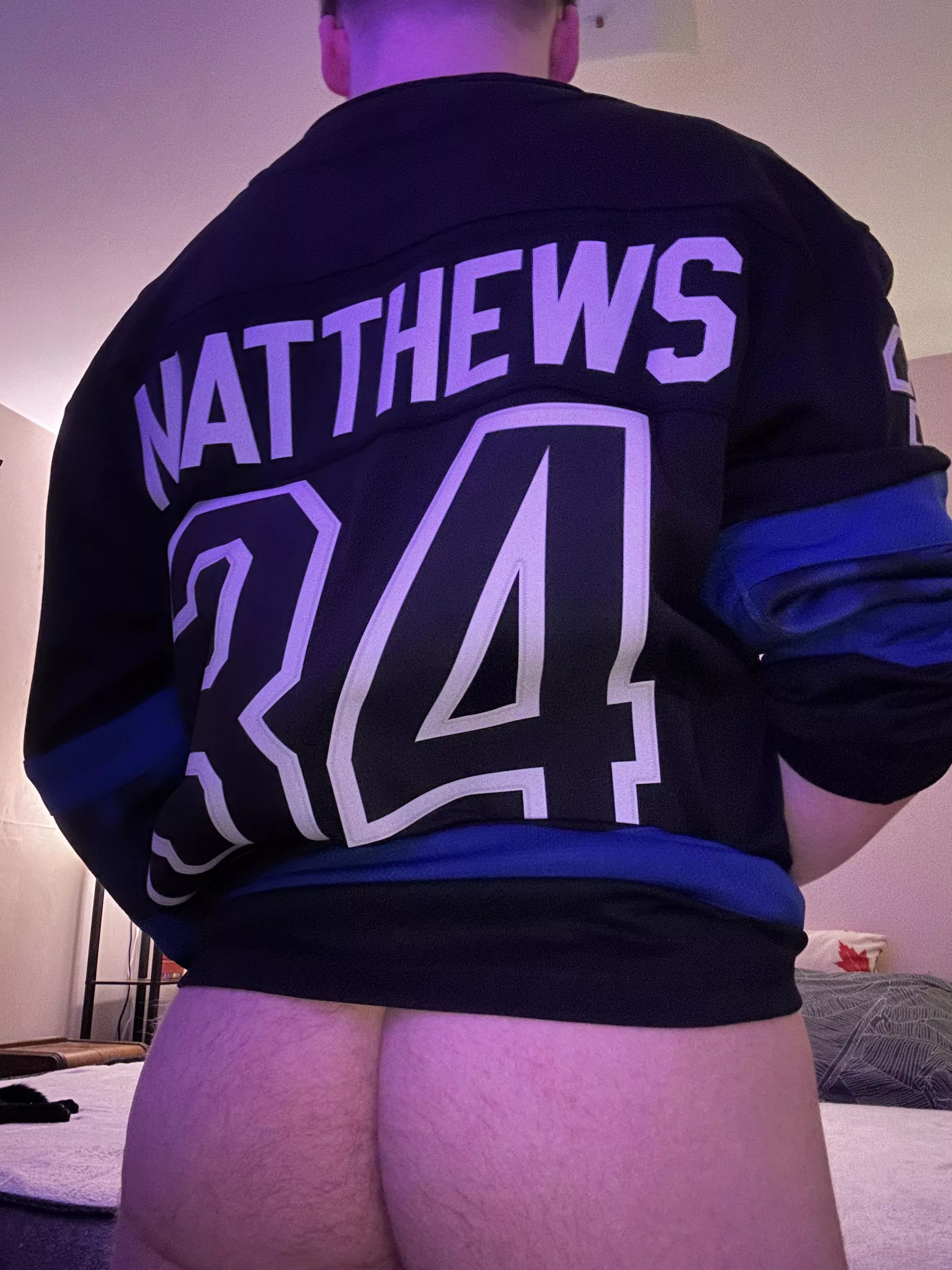 Who wants to fuck a hockey boy? 😈🏒