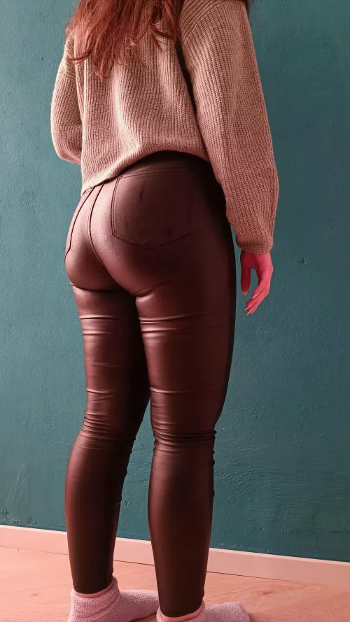 would you let me sit on you? 😈🍑