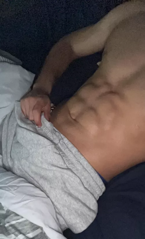 23 dl frat jock. mostly into white dudes (any body type). must send face. SC👻: JOCMGNET3