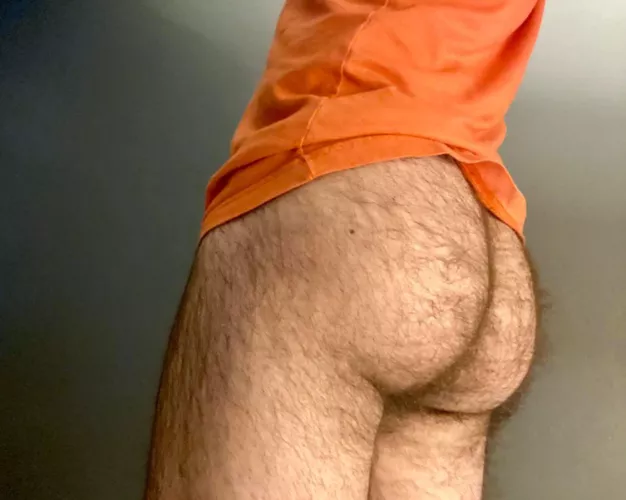24 in shape DL bro with a big furry bubble butt. DM me or add my Snapchat: Sctry0
