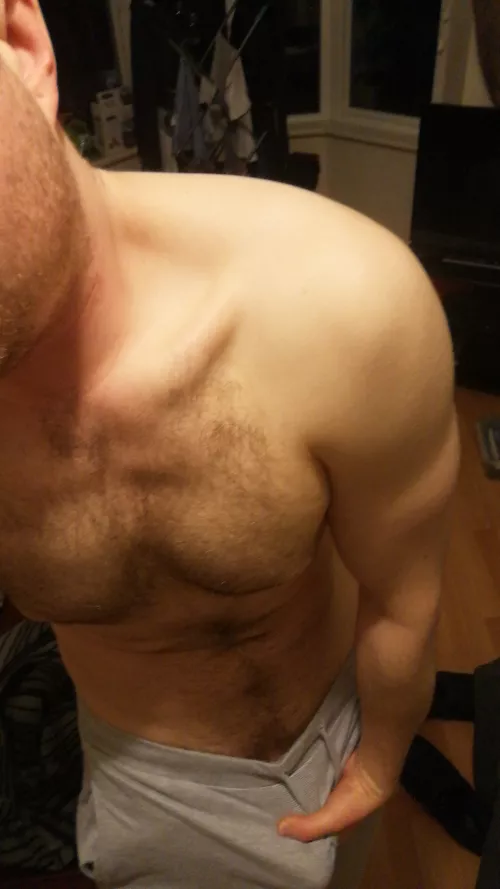 27 UK. Beefy gym bro, horny after my workout. ajd4510