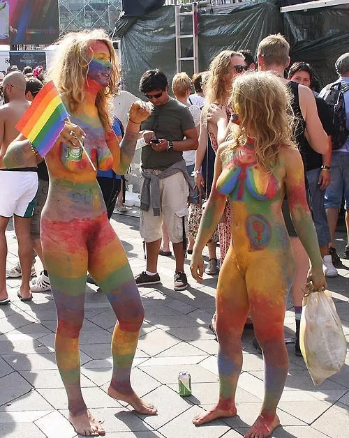 Blondie hippie chicks in body paint