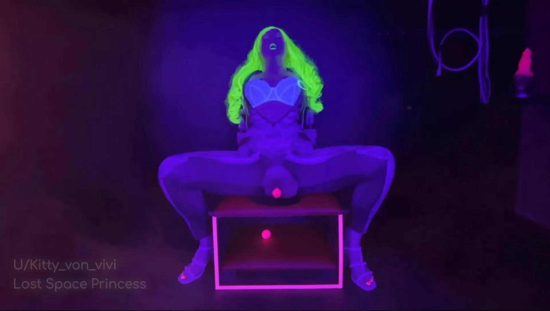 Breeder Box - laying my alien clutch