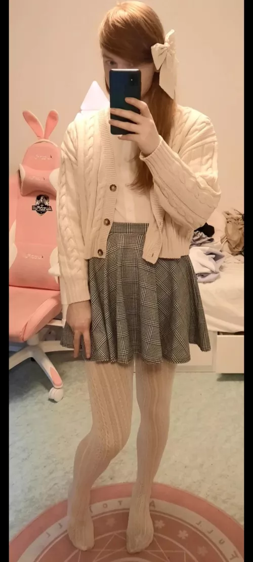 Do you like my cardigan? 💕