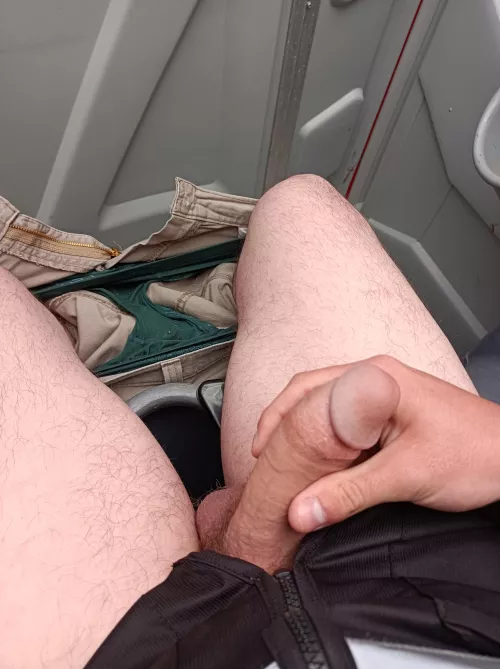 Early morning in the porta John at work. Nasty but effective 😜