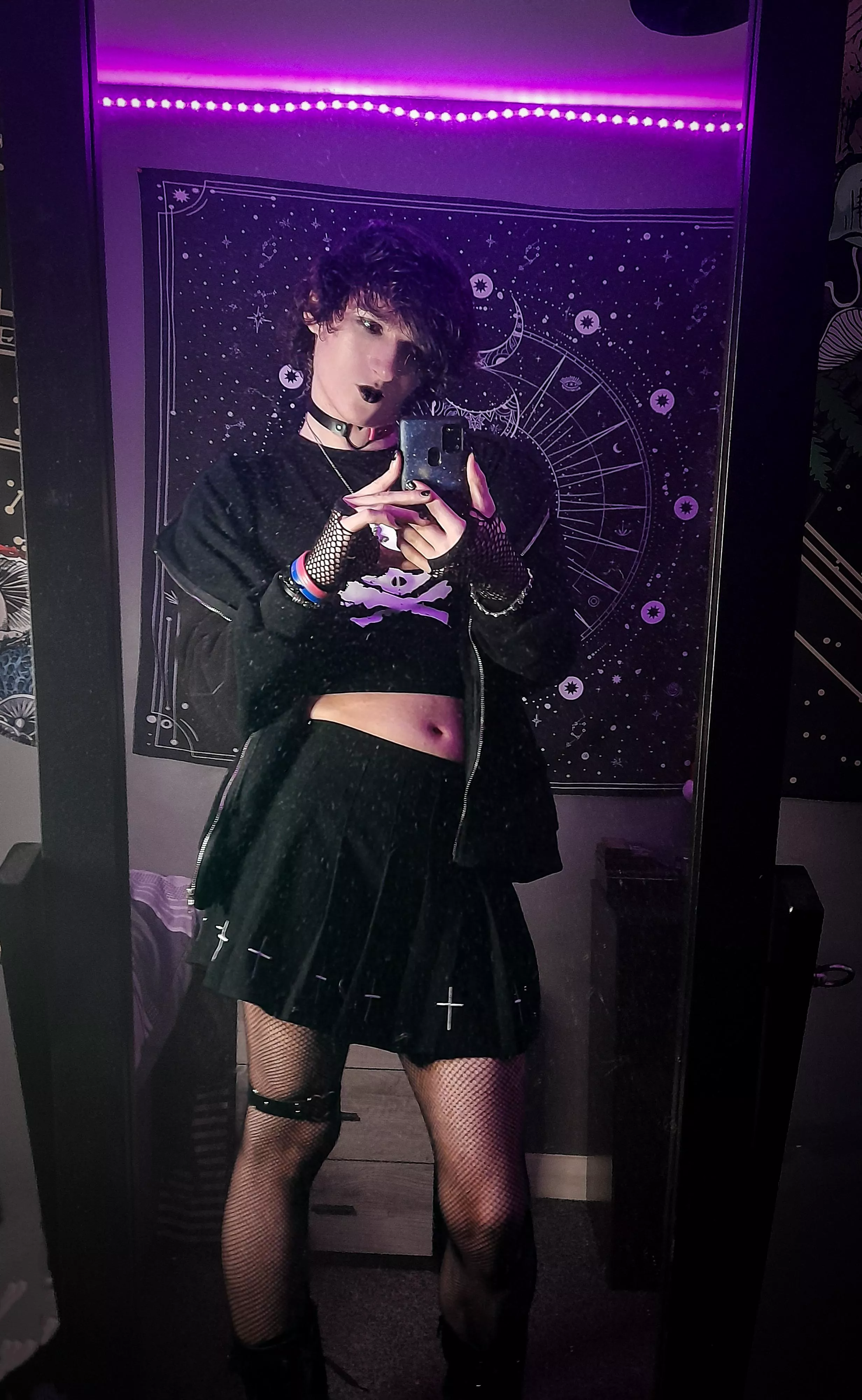 Going public today for the first time! How's my outfit? 🖤