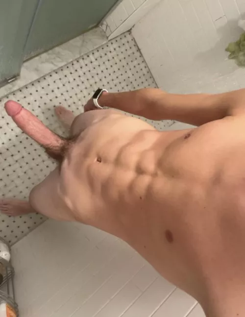 Hung 20 love to compare. HMU and send me ur big cocks. Looking for hung daddies @gstils10