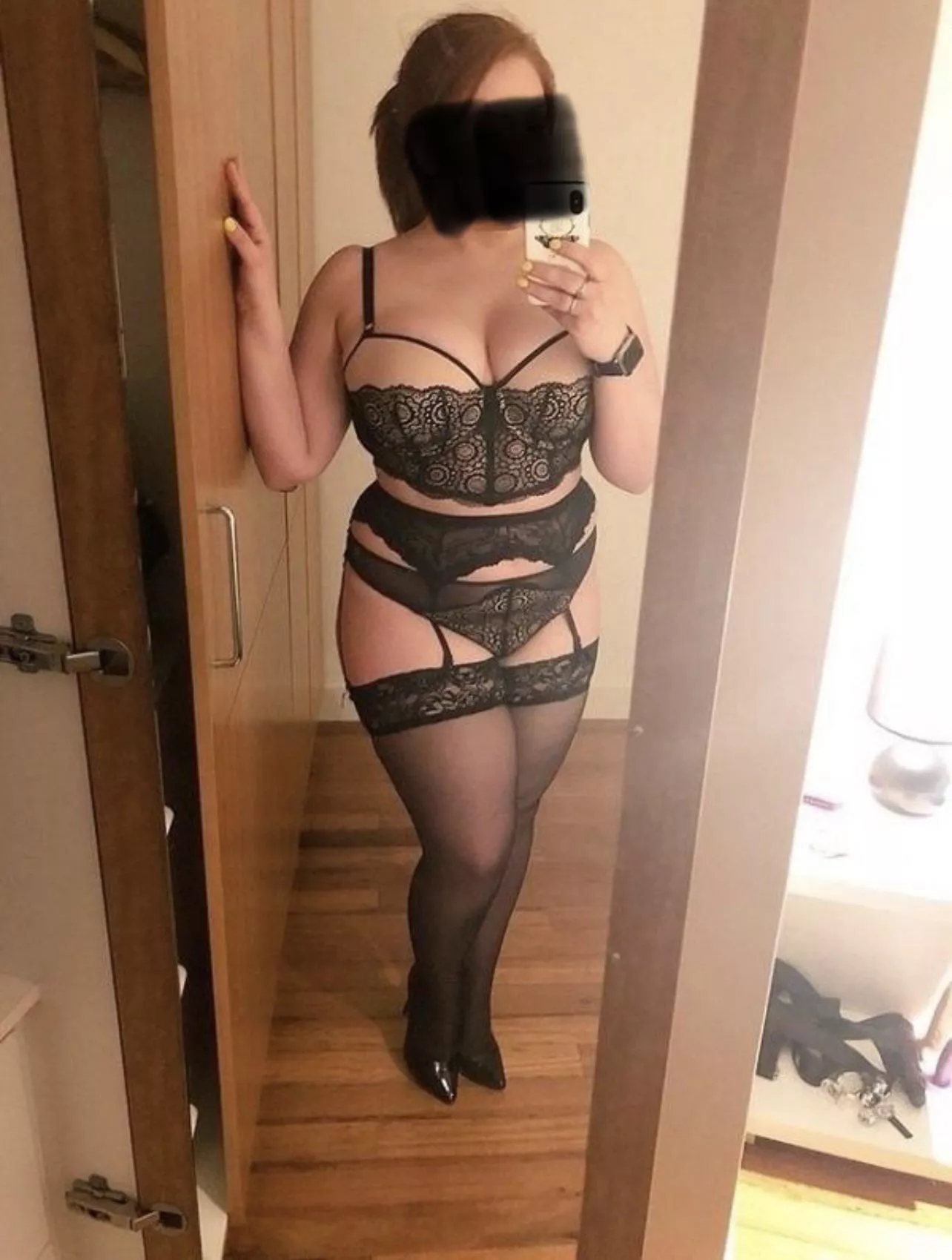 I am looking for a hung stud to have some fun with while the hubby watches. Must be tall and well endowed 🍆.